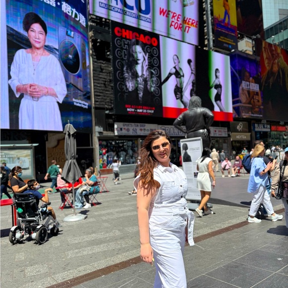 Meet your Posher, Sevil - Picture 1 of 1